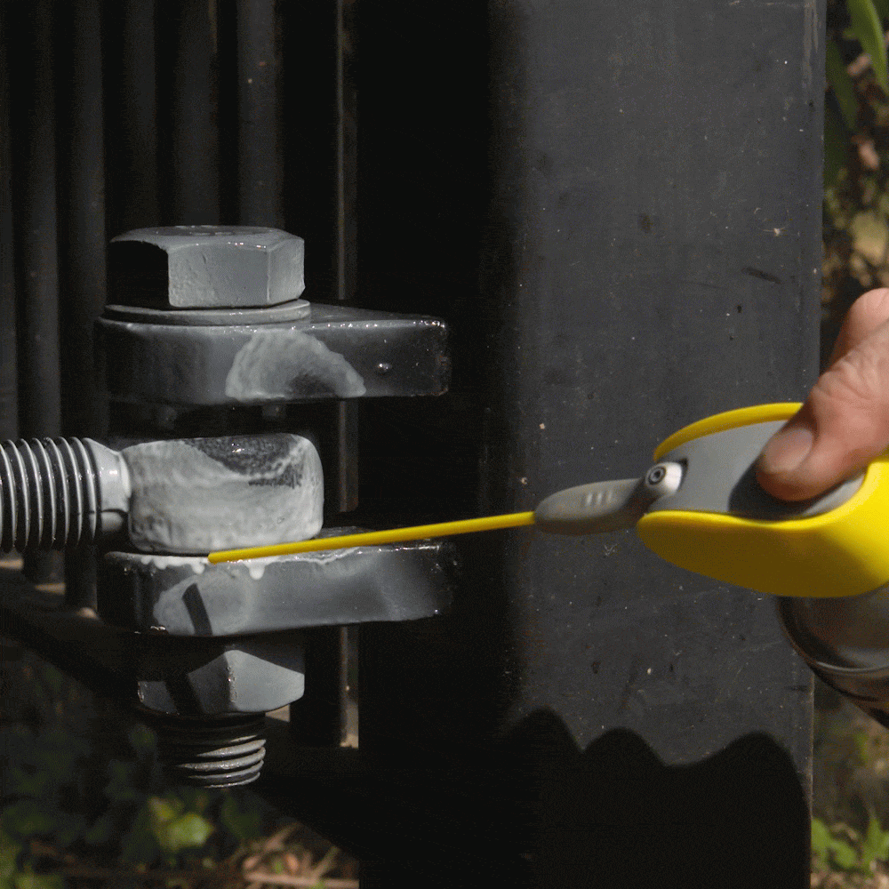WD40_SPECIALIST_HIGH_PERFORMANCE_WHITE_LITHIUM_GREASE_400ML_Usage_2.gif