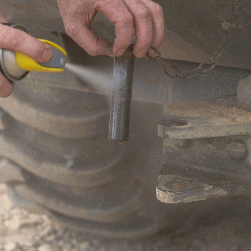 WD40_SPECIALIST_HIGH_PERFORMANCE_WHITE_LITHIUM_GREASE_400ML_Usage_1.gif