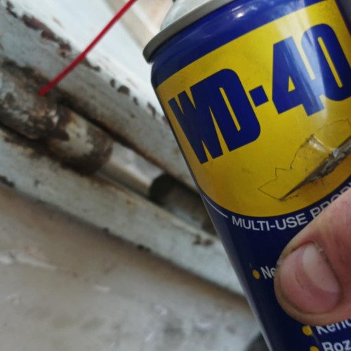 Стара метална врата