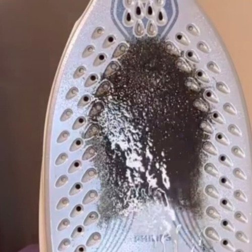 С WD-40 си спестих покупката на нова ютия!