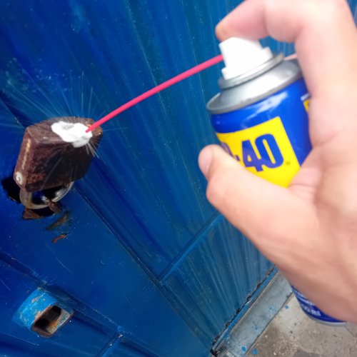 Отключих и спасих от разбиване заял катинар.