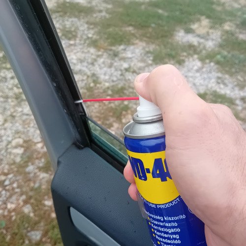 Отново гладко и тихо повдигащи се странични стъкла на автомобила.