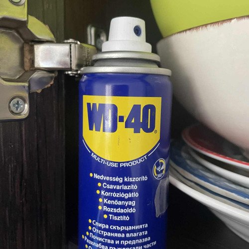 Панти, шкафчета, скърцане и WD-40