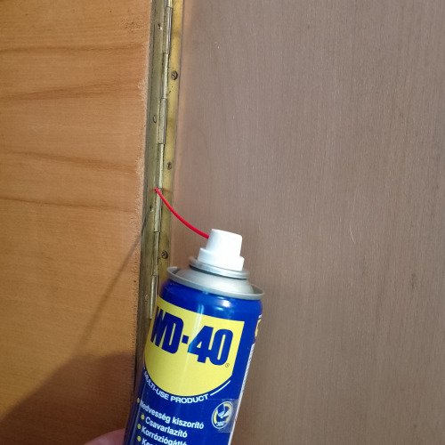 Смазване на клавирна панта