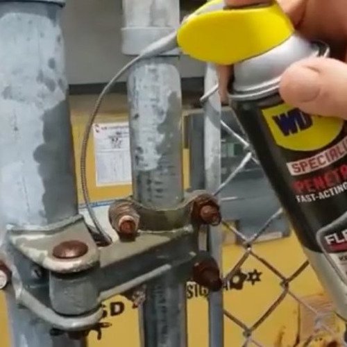 Уверете се, че имате  WD-40 защото във всеки момент може да бъде полезен!