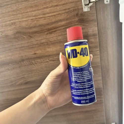 Как поправих скърцащи панти с WD-40