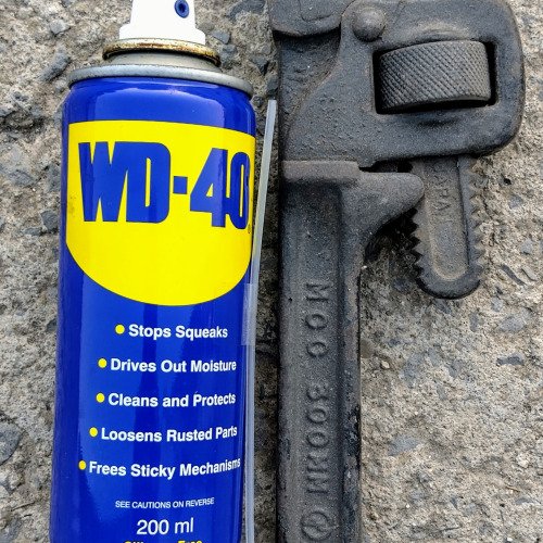 ВИК ключ след освежителна баня с WD-40