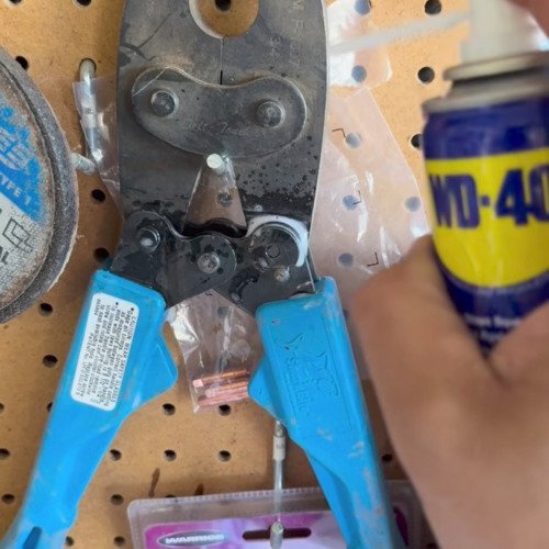 Почистване и смазване на PEX инструмент с WD-40