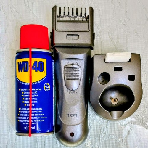 С WD-40 дълъг живот и добро здраве на акумулаторен тример TCM.